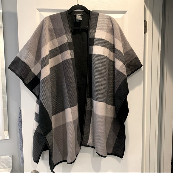 Ike Behar Jackets & Blazers - Ike Behar Black and Beige Plaid Fleece Cape